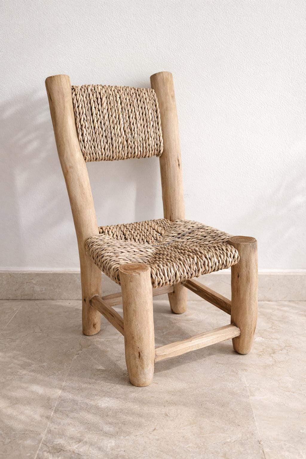 PIKO- Chaise enfant artisanale en bois naturel et fibres tressées