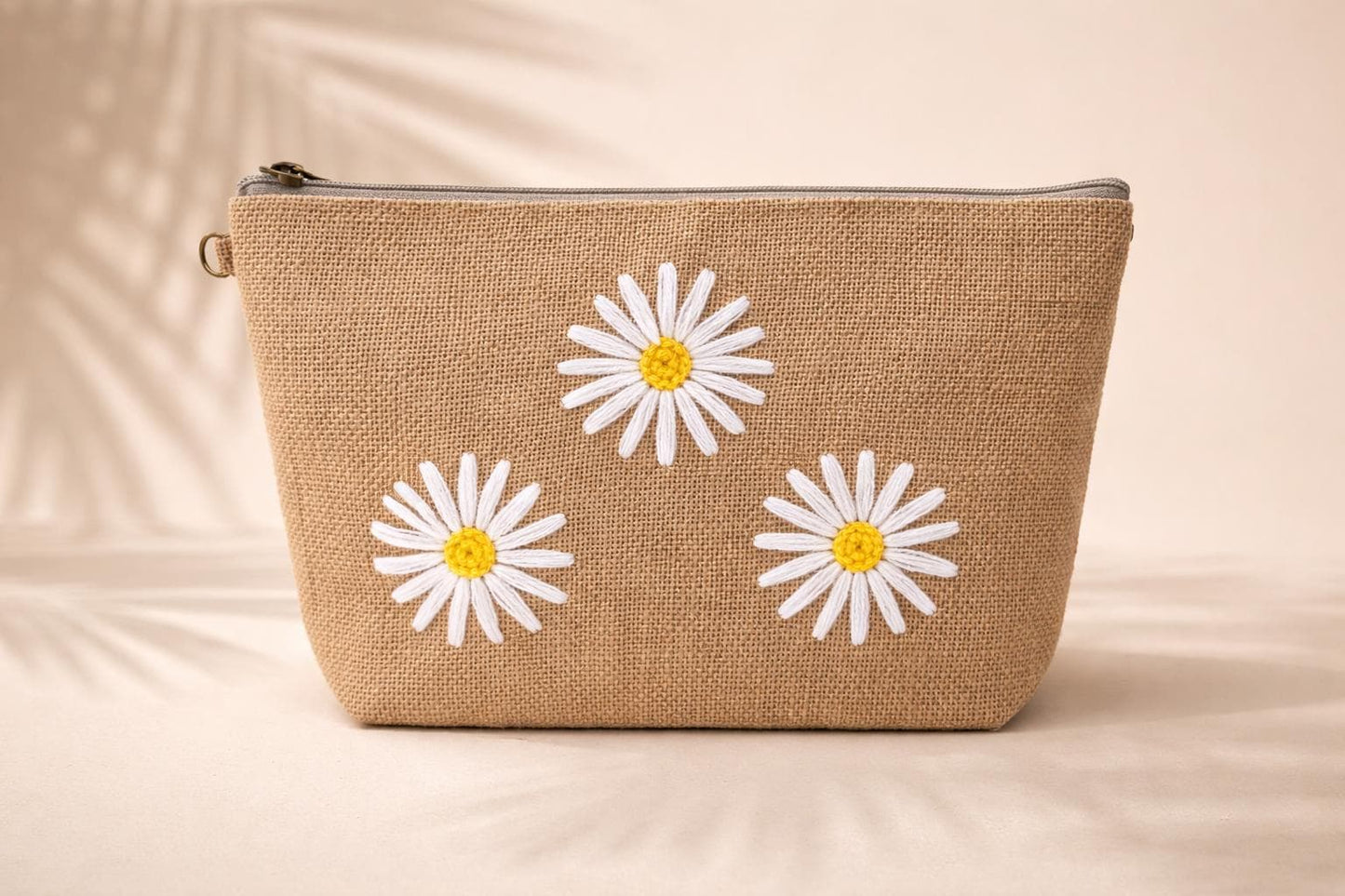 DAISY- pochette jute broderie Marguerites