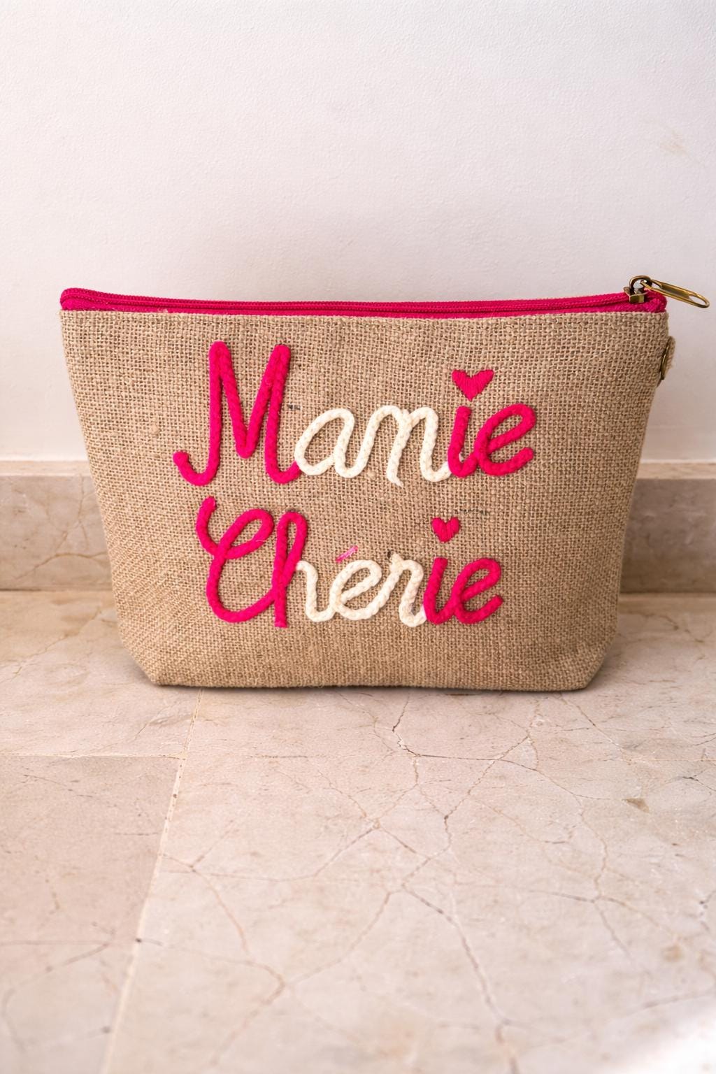 Mamie chérie – pochette Toile de jute brodée