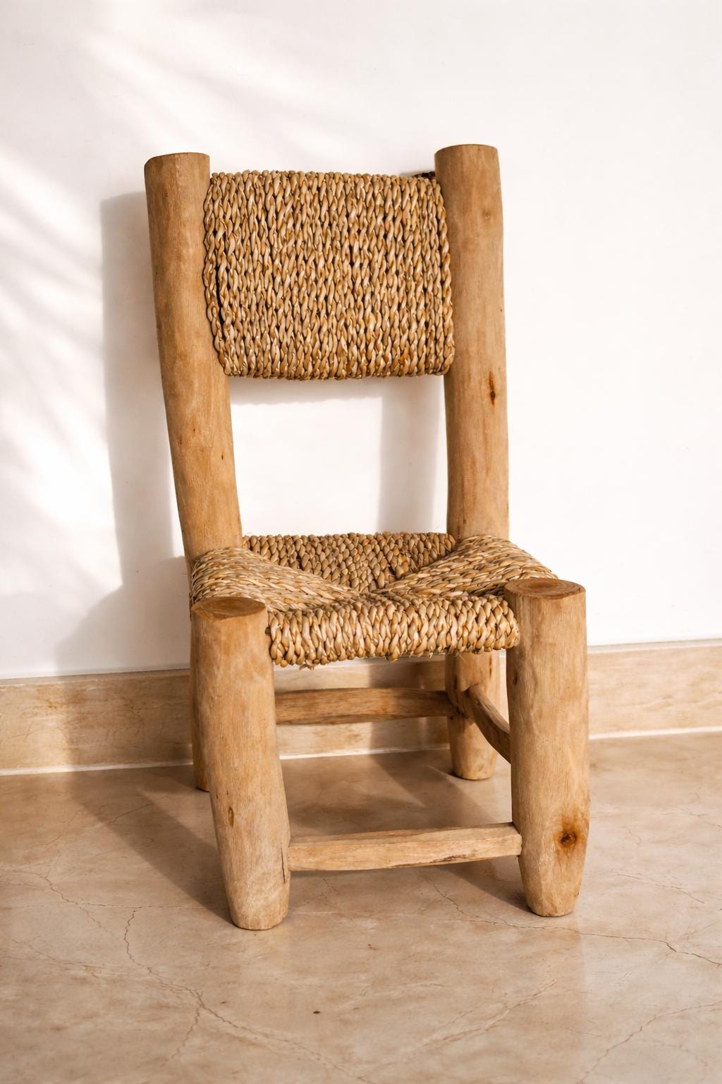 PIKO- Chaise enfant artisanale en bois naturel et fibres tressées